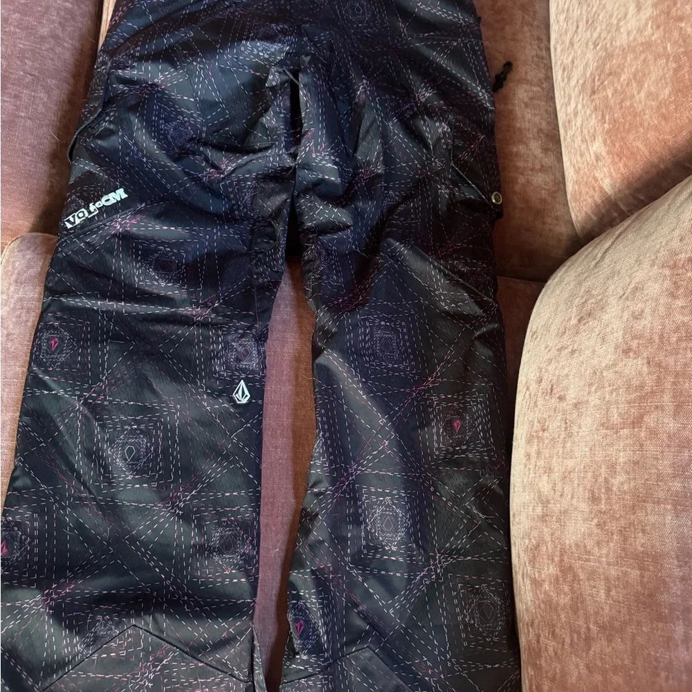 Volcom Nimbus Black & Pink /Purple Abstract Patterned Snow Pants - Picture 3 of 6